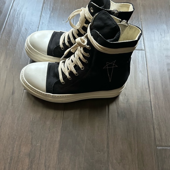 Rick owens DRKSHDW
size 42
Excellent condition - Picture 4 of 5